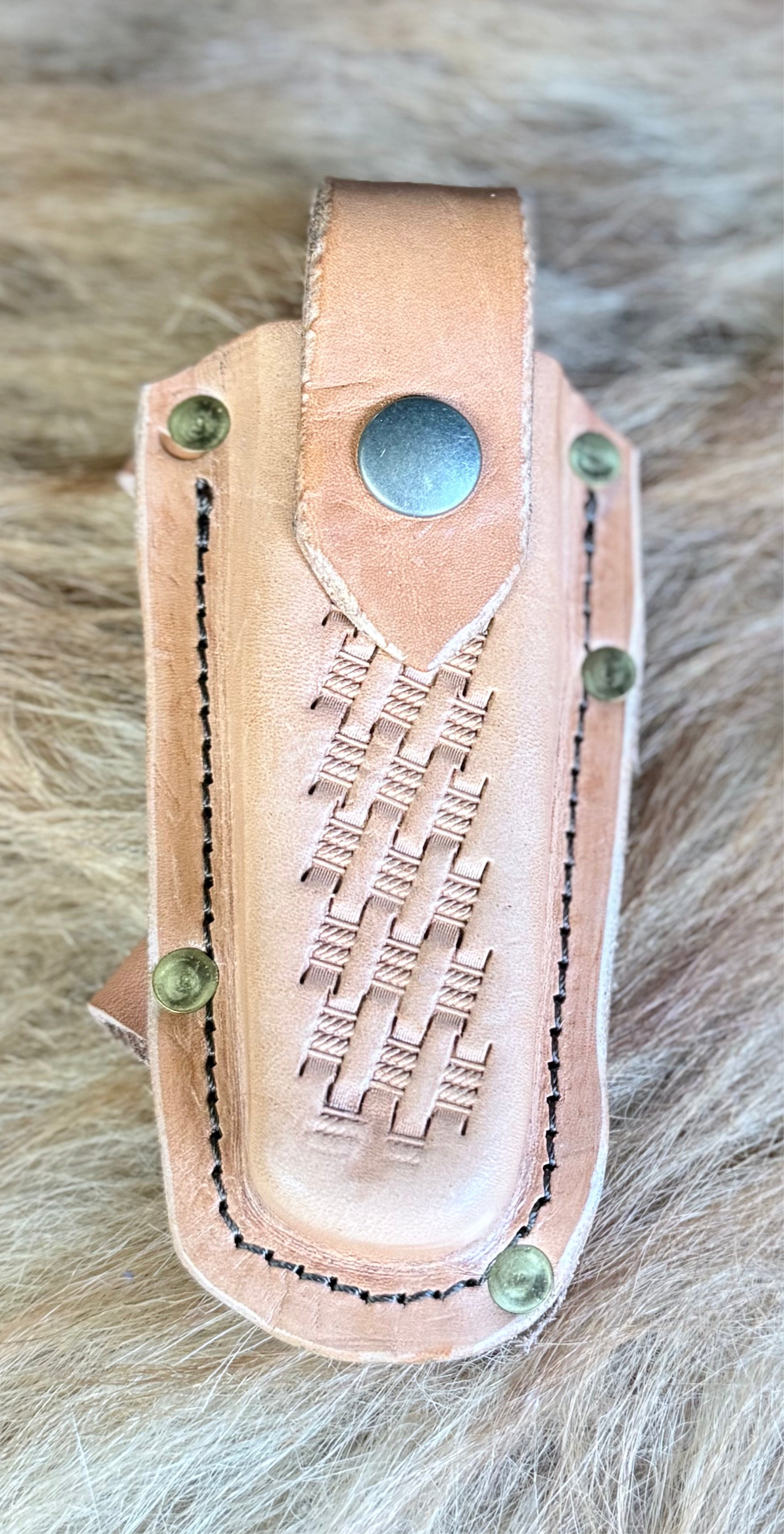 Folding knife sheath horizontal style