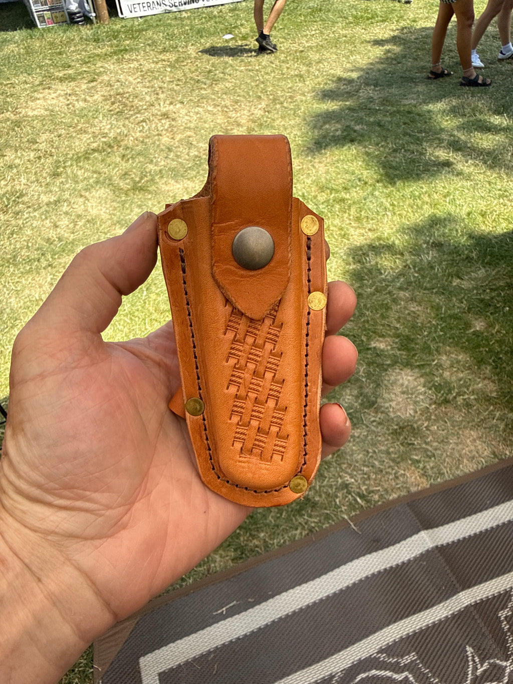 Folding Knife sheath cross horizontal with retention strap basket weave