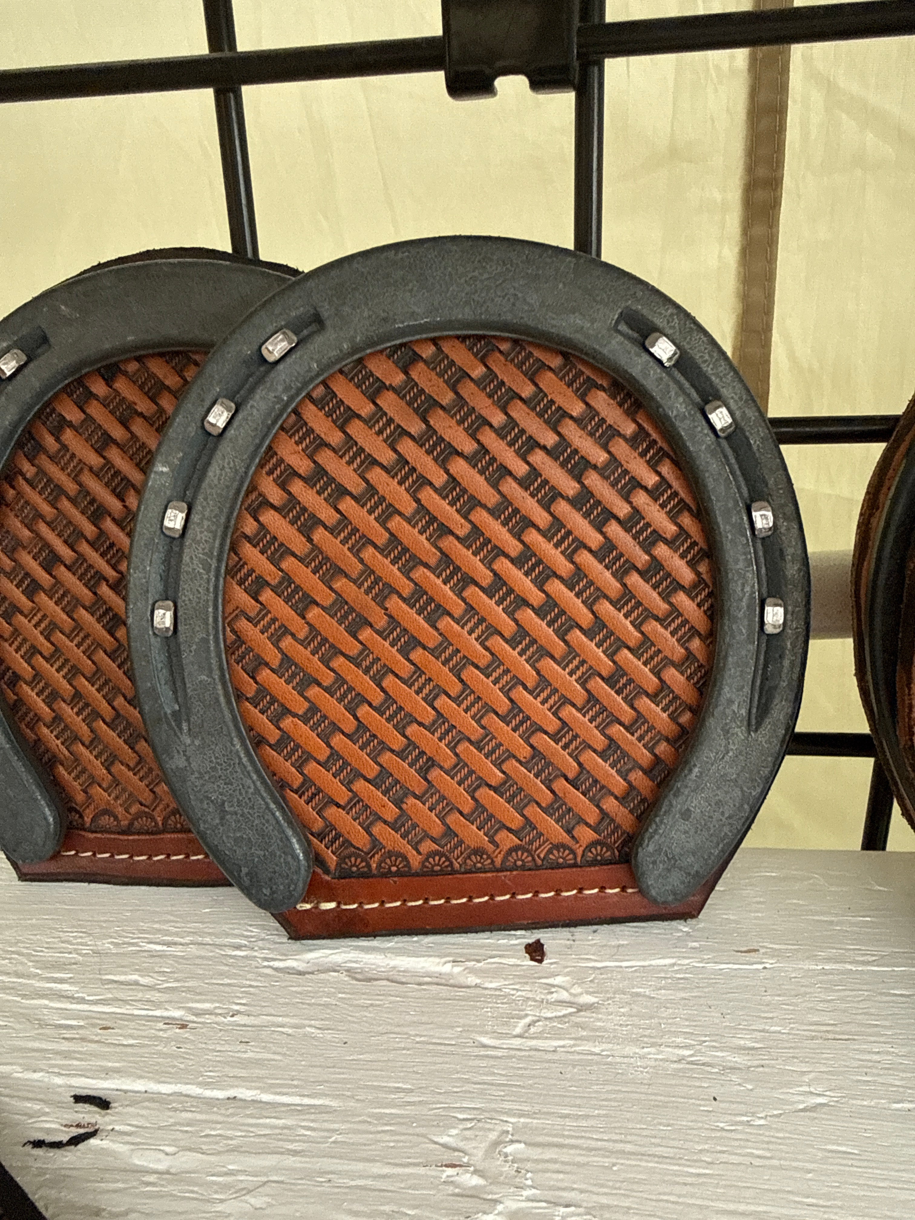 Horseshoe coaster with basket weave